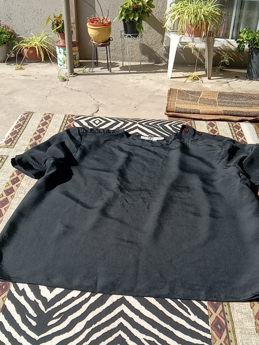 BLACK LAURA AND JAYNE SILK BLOUSE